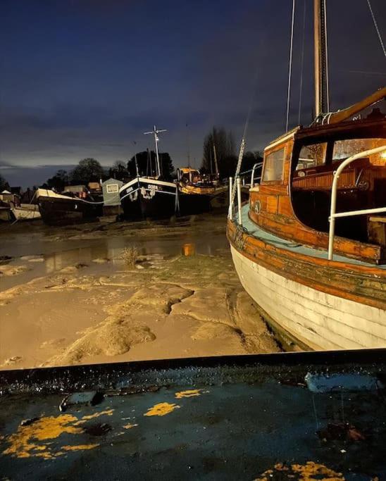 Toosey Lass - St Osyth Creek Saint Osyth Exteriér fotografie